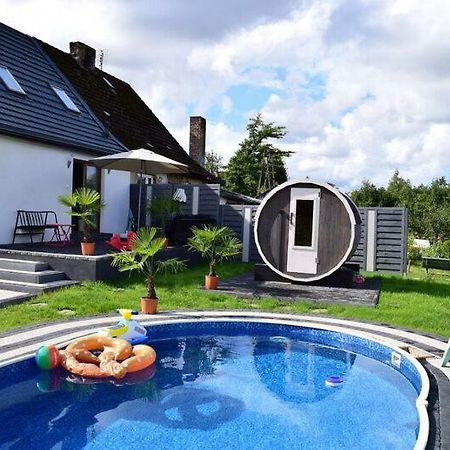 Las, Woda I Przygoda - Dom Z Sauna I Basenem Choczewo Luaran gambar